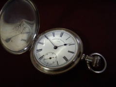 Pocket_watch_4 von Lucunus via wikimedia commons (https://commons.wikimedia.org/wiki/File:Pocket_watch_4.jpg?uselang=de), cc (https://commons.wikimedia.org/wiki/File:Pocket_watch_4.jpg?uselang=en)