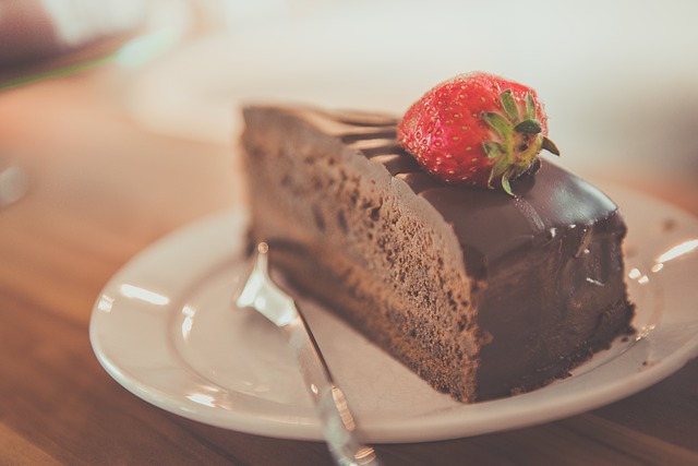 Die Lizenz zum Naschen. Foto: Pexels via Pixabay (https://pixabay.com/de/photos/kuchen-schokolade-schokoladenkuchen-1850011/, Lizenz: https://pixabay.com/de/service/license/). Die Lizenz zum Naschen. Foto: Pexels via Pixabay (https://pixabay.com/de/photos/kuchen-schokolade-schokoladenkuchen-1850011/, Lizenz: https://pixabay.com/de/service/license/).